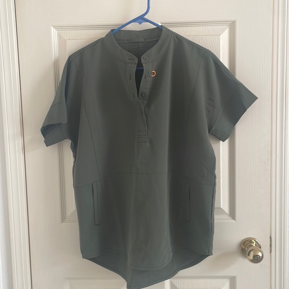 Figs top oversized with pockets